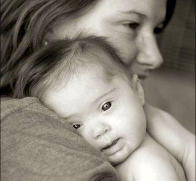 Une maman et son bébé — Emmanuel SOS Adoption